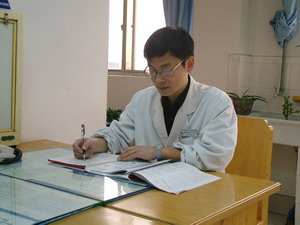 无锡人口普查_无锡社桥社区人口普查员在谢巷一户居民家中登记.  摄 -南京人(2)