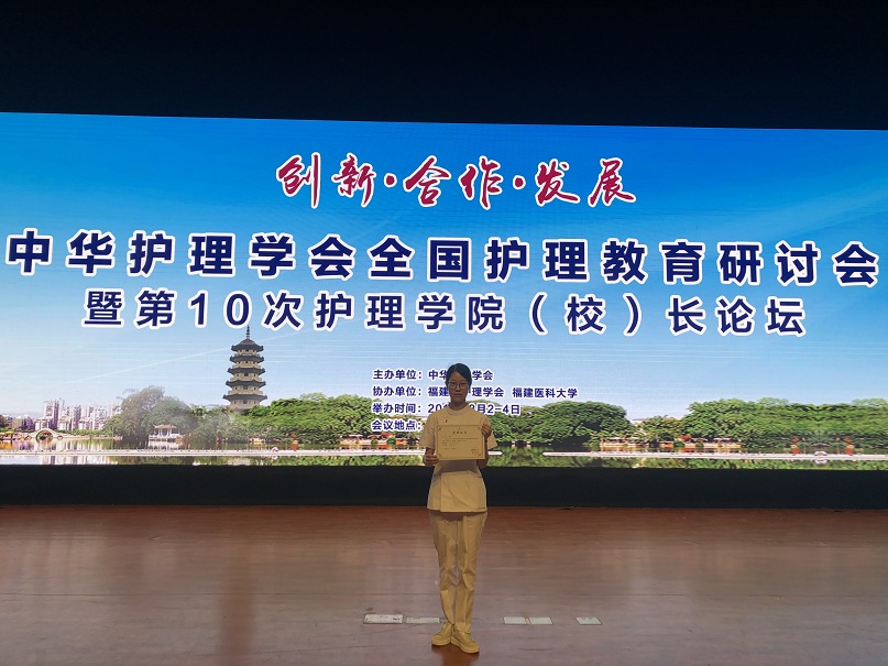 孙芹获奖现场.jpg 孙芹获奖现场.jpg