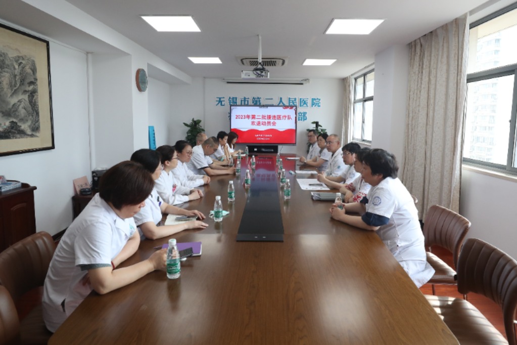 再出发！市二院欢送第二批援连医疗队队员.jpg